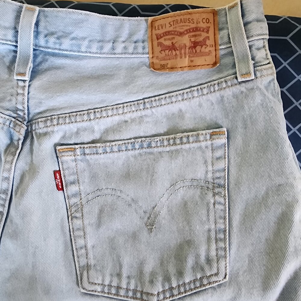 Levi's® Women's 501® Original Shorts | Blue | W33 - Picture 3 of 6